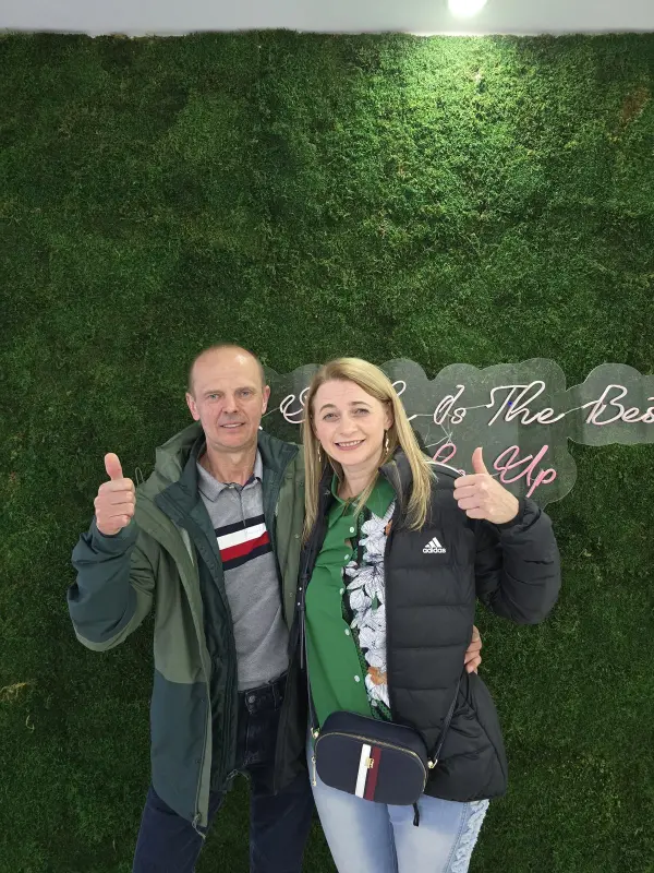 Mükemmel beyaz gülüş dental veneer yakın çekim